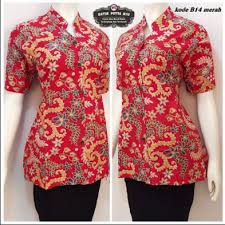 Model baju atasan terbaru wanita yang bisa anda ikuti di tahun ini adalah detail ruffle cantik pada sisi lengan blouse polos. 80 Desain Baju Batik Kantor Wanita Elegan Modern Terbaru 2021 Keren Model Baju Batik Unik Terkini