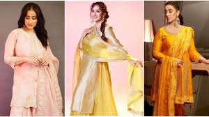 50 Plus Fashion: 50 के बाद दिखना चाहती हैं जवां और स्टाइलिश तो मनीषा  कोइराला की तरह पहनें फैंसी सलवार-सूट, देखें डिजाइंस | manisha koirala  inspired fancy salwar suit ...