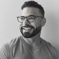 Julia Perdigao's Instagram, Twitter & Facebook