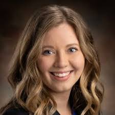 Melanie Hage's Instagram, Twitter & Facebook