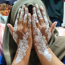 Hai kawan, ini ana buat cara memakai henna putih simple, untuk pemula ayo belajar di sini. Saran Pemakaian Henna Putih Nefa Mahendi Surabaya Facebook