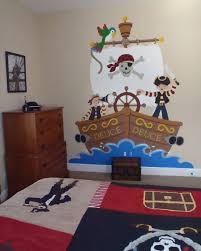 Kinderzimmer Pirat Wandtattoo Mit Zwei Jungen Piraten Und Papagei Bettwasche Pirat Piraten Kinderzimmer Kinder Zimmer Piraten Schlafzimmer