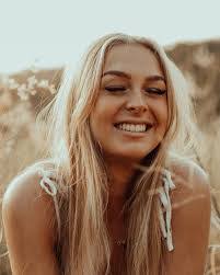 Rikki White's Instagram, Twitter & Facebook