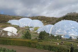 Gravity is an enormous three person swing that will have you a light on skywire will see you fly along england's longest and fastest zip wire reaching speeds of up to 60mph, while big air will allow you to release. Lohnt Sich Ein Besuch Im Eden Project In Cornwall