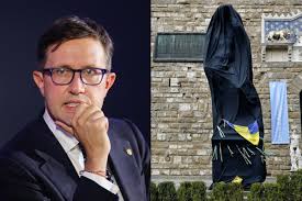 Contrordine compagni, sul David "incappucciato" Nardella fa dietrofront:  troppe polemiche