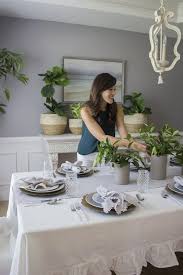 The Festive Season Is Quickly Coming Up And Planning The Table Settings In Advance Makes The Holidays More Sp Table Linens Tablescapes Beautiful Table Settings