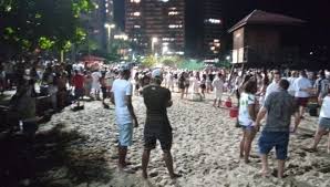 O foco é o litoral paranaense e a serra do mar. Litoral Do Parana Tem Festa De Reveillon Com Aglomeracao A Beira Mar Xv Curitiba