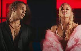 As especulações sobre a canção começaram em 7 de junho de 2020, após vitão e sonza terem sido flagrados juntos. Luisa Sonza E Vitao Se Juntam De Novo No Single Flores O Fuxico