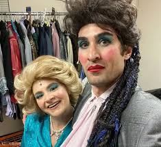 钢铁直女和gay蜜热恋8年后结婚，是形婚还是真爱？- 大数跨境