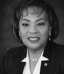 Abigail Hammer's Instagram, Twitter & Facebook