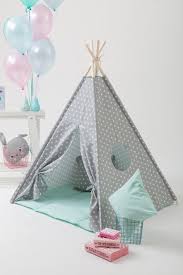 Versandfertig Dein Tipi Spielzelt Set Beinhaltet Tipi Zelt Mit Einem Fenster Dicke Spieldecke 2 K Teepee Kids Kids Teepee Tent Childrens Teepee