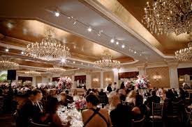 A Gorgeous Wedding In The Grand Ballroom Of The Garden City Hotel Photo By Brett Matthews Photography Iluminacion