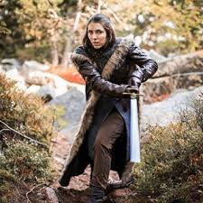 Den yngste datteren til lord eddard stark og catelyn tully er suveren legemliggjort av den 20 år gamle skuespillerinnen maisie williams. Pin Auf Arya Stark Game Of Thrones