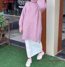 2020 Bayan Tesettur Kombinleri Beyaz Uzun Pileli Etek Mavi Gomlek Beyaz Converse Spor Ayakkabi Tesettur Mayo Sort Modelleri 2020 In 2020 Fashion Dresses Sweater Dress