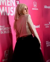 Pin De Planet4love Em Ava Max Sweet But Psycho Cantores Rainha