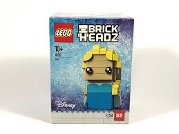 Les coffrets lego reine des neiges permettent de retrouver le monde fantastique du célèbre film d'animation la lego reines des neiges pour inventer de nouvelles histoires. Elsa Lego Brickheadz 41617 Review Brickonaute