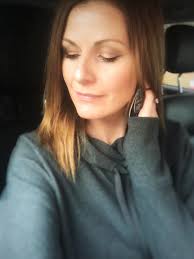 Includes 1 shower curtain, 2 bath towels, 2 hand towels, and 1 reversible  bath rug (17"x24").