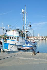 25km von der brücke entfernt und ist bequem mit dem pkw erreichbar. Im Hafen Von Krk Stadt Auf Der Insel Krk In Kroatien Wandposter Poster Tour Tourismus Balkan Europa Myloview De