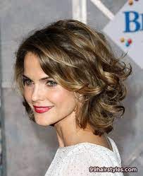Medium Length Curly Brunette Bob Haircut With Blonde Highlights And A Side Part Hairstyle 99 Hairstyles Ideas Hair Styles Thick Hair Styles Hair Lengths