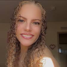 Curious how generous/mean people are with their ratings? I've read 87 books  so far this year & given 29 's & 4 of them ⭐️