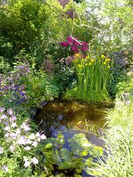 Praktische helfer für garten, balkon und terrasse bringen sie ihr blumenbeet das ganze jahr auf vordermann. Idylle Pur Bei Diesem Romantischen Gartenteich Toom Baumarkt Toombaumarkt Toomteam Heimwerken Diy Garten Gartenteich Gartenwelt
