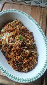 Juga tomato segar memberikan rasa masam manis yang kepada mee goreng. Yee Mee Goreng Yang Simple Azie Kitchen