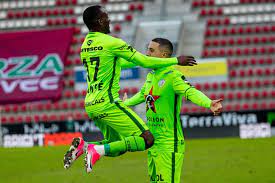 On the other hand, standard liège comes with 0 wins behind its name as well as 1. Zulte Waregem Zet Scheve Situatie Recht Tegen Standard En Mengt Zich In De Debatten Bovenin 28ste Speeldag Jupiler Pro League Hln Be