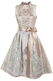 Feinste stoffe, verarbeitet zu edlen stücken für die ewigkeit.und das kann man doppelt wörtlich nehmen, denn wer im dirndl heiratet, kann sein. Brautdirndl In Taupe Und Silber Von Tramontana Edel Heiraten In Tracht Wirkes