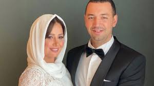 استفزت الفنانة المصرية حلا شيحة المتابعين وأقرباء الفنانة ياسمين عبد العزيز بعد وعكتها الصحية الجديدة عبر حسابها في انستقرام بصورة من أوقات الحج ارتدت فيها ياسمين الحجاب وشاركتها شيحة مع الجمهور والمتابعين في. Ø­Ù„Ø§ Ø´ÙŠØ­Ø© ØªØµØ±ÙŠØ­Ø§ØªÙ‡Ø§ Ø­ÙˆÙ„ ÙÙŠÙ„Ù… Ù…Ø´ Ø£Ù†Ø§ Ù…Ø¹ ØªØ§Ù…Ø± Ø­Ø³Ù†ÙŠ ØªØ«ÙŠØ± Ø§Ù„Ø¬Ø¯Ù„ Ø¹Ø¨Ø± Ù…ÙˆØ§Ù‚Ø¹ Ø§Ù„ØªÙˆØ§ØµÙ„ Ø§Ù„Ø§Ø¬ØªÙ…Ø§Ø¹ÙŠ Bbc News Ø¹Ø±Ø¨ÙŠ