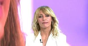 Fiesta: Emma García lanza un mensaje a Gloria Camila tras su enfrentamiento y después de entrevistar a Manuel Cortés Video | Mediaset Infinity