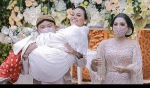 Anang Hermansyah Gendong Aurel Di Acara Siraman Ashanty Malamnya Minta Dipijat Karena Encok