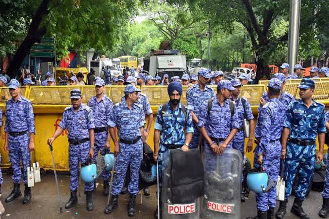 CRPF Begins Post-event Assessment Amid Scrutiny Over Pellet Gun Use During  Delhi Student Protest