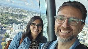 Conoce a Marcela, la influencer chilena que la rompe ayudando a los  compatriotas en Nueva Zelanda en "Siempre hay un Chileno"