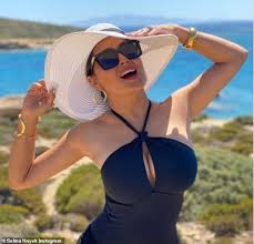 Their only daughter valentina paloma pinault was born in 2007. Salma Hayek Poses With Husband Francois Henri Pinault And Daughter Valentina In The Pool Daily Mail Online