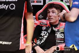 El piloto de aprilia ha defendido el enfado de maverick viñales después de que marc márquez le siguiera la rueda, incluso entrando a boxes cuando el de yamaha intentaba. Espargaro Explica Su Calenton Con Dorna Me Senti Culpable Por Mis Hijos