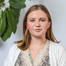 Karen Altieri's Instagram, Twitter & Facebook