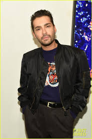 He is best known for his work as the lead singer of pop rock band tokio hotel. 22 03 2018 West Hollywood Ca Bill Tom Kaulitz Life Art Festival Presents Westweek 2018 Emulsion Art Exhibition Reception Tokio Hotels Tom Bill Kaulitz Step Out For Life Art Festival 2018 08 Tokio Hotel Cz Gallery Photo Gallery