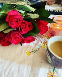 Mazzo con 33 rose rosse, regala un mazzo di 33 rose rosse con effetto sorpresa per fare di sicuro colpo d'amore e per dire che provi inestimabile amore. Rosa Rossa Tumblr Posts Tumbral Com