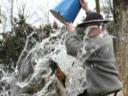 «zwyczaj polewania się wodą w poniedziałek wielkanocny». Smigus Dyngus Youtube