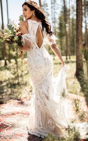 Wir beraten dich kompetent & persönlich bei traumkleid in düsseldorf. Boho Brautkleid Mit Federdetails All Who Wander