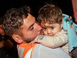 Padre cumplió 28 días en caminata por su hijo con Distrofia Muscular:  ¿Cuánto ha recaudado y cómo ayudar?