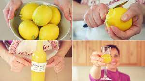 L'alcol e lo zucchero contenuti all'interno ne impediscono il congelamento. Limoncino Limoncello Fatto In Casa Ricetta Facile Homemade Limoncello Liqueur Easy Recipe Youtube
