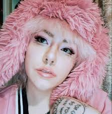 I'm Gordon Ip from Somerset, I'm single, no kids, looking for a girlfriend,  etc and nothing more.