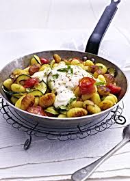 Gnocchi Zucchini Pfanne Mit Feta Cracker Haube Rezept Lecker Rezept Rezepte Gesunde Rezepte Essensrezepte