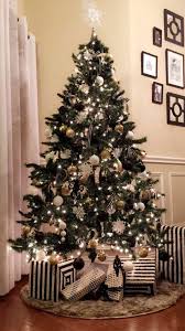 60 Chic Christmas Tree Decorating Ideas That Will Bring Cheer Th Gold Christmas Decorations Christmas Tree Inspiration White Christmas Tree Decorations