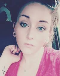 Alexandra Thayer (@HeyItsAlexT)