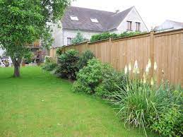 Panneaux rigides, grillage en rouleaux, occultation, portail, portillon, piquets, poteaux et accessoires de clôtures pas chers. 10 Clotures En Bois Pour Delimiter Son Jardin
