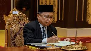 Justice azahar mohamed was a managing judge of kuala lumpur high court (civil division, criminal division, family court, construction court and chief justice to exercise the powers and perform the duties of the chief judge of malaya and on 08th august 2019, his lordship was appointed as the. There S A New Chief Justice And He S The First From East Malaysia