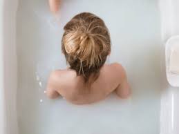 Hot water (usually described as 120 degrees fahrenheit) can scald or irritate already sensitive skin, so stick with warm water—about 90 to 110 degrees fahrenheit. Oatmeal Bath How To Make One To Soothe Skin