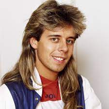 La Coupe Mulet Fait Son Grand Retour En 2021 Coiffures Masculines Idees De Coiffures Cheveux Mulet